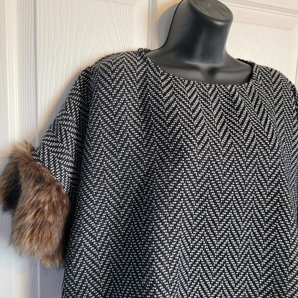 Tashon Women's Woven Chevron Faux Fur Poncho Coverup One Size Black White Hi Lo - Picture 3 of 10